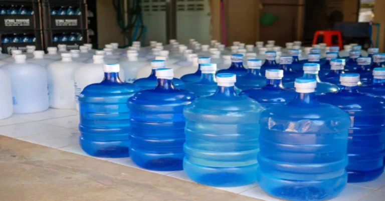 How Many Bottles of Water Is a Gallon